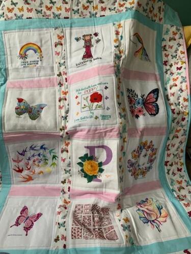 Photo of Poppy Es quilt